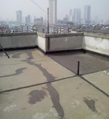 鞍山漏水维修 楼顶漏水是什么原因，楼顶漏水维修方法是什么?